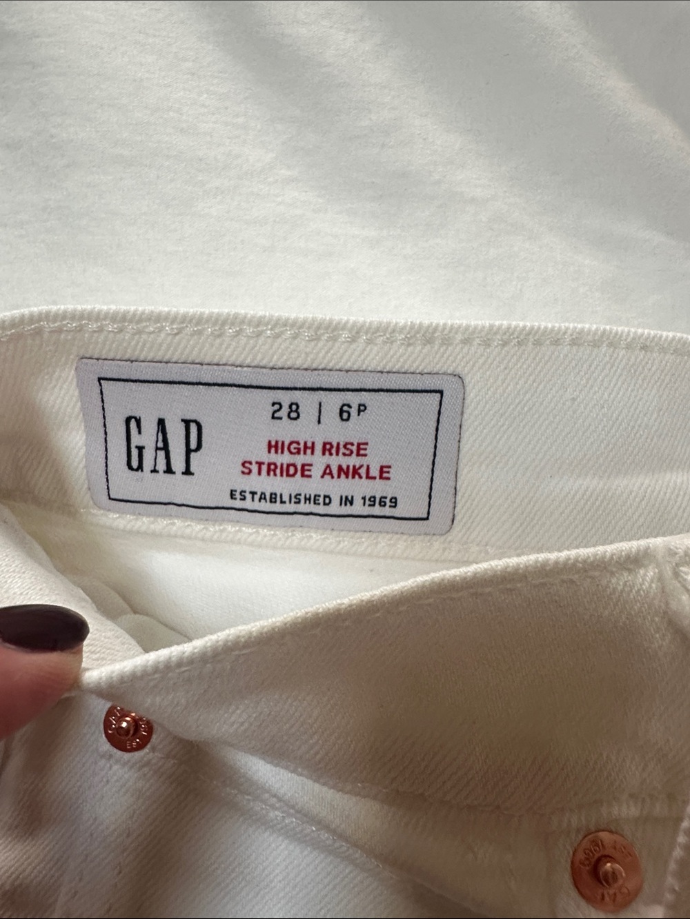 GAP High Rise Stride Ankle Jeans - White